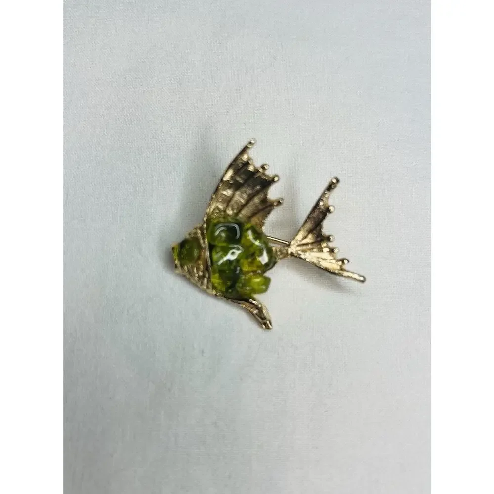 Vintage 11 W 30th St Dodds Jelly Belly Green Foil Back Angel Fish Brooch Pin